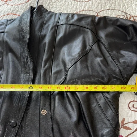 Black Leather Jacket Small size with padding shoulders - Picture 8 of 10